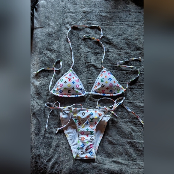 Bikini Small - Picture 1 of 2